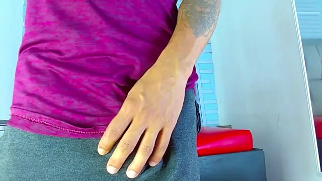 Snapshot of Hot_Latino_x chatting on 14, 3, 2026 Hot Latino x online show from 14, 3, 2026