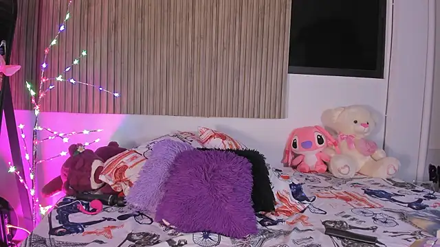 Snapshot of Hayley-Fox chatting on 4, 2, 2026 Hayley-Fox online show from 4, 2, 2026