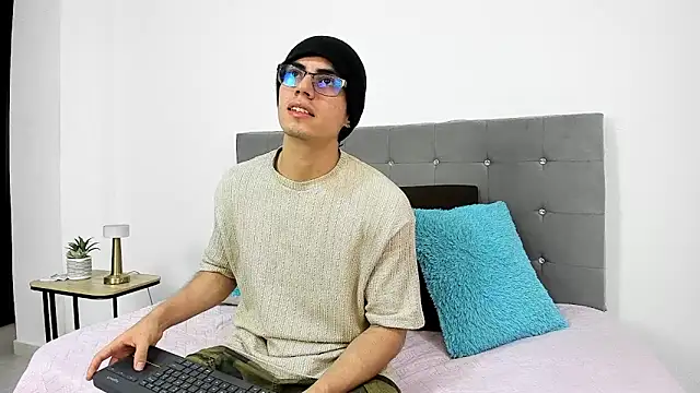 Snapshot of eren_jeager chatting on 7, 1, 2026 eren jeager online show from 7, 1, 2026