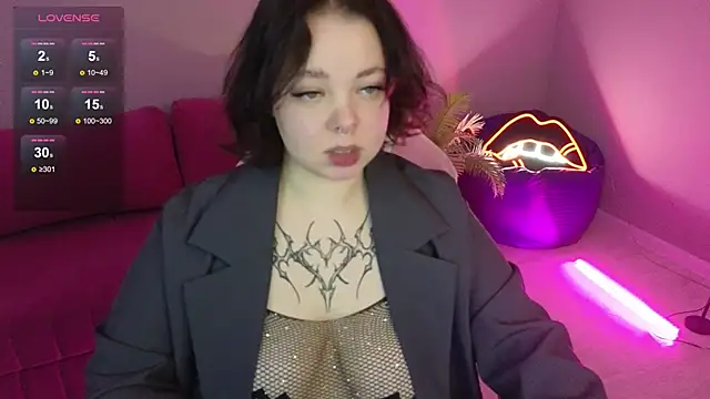 Snapshot of Vlada_vv chatting on 4, 12, 2025 Vlada vv online show from 4, 12, 2025