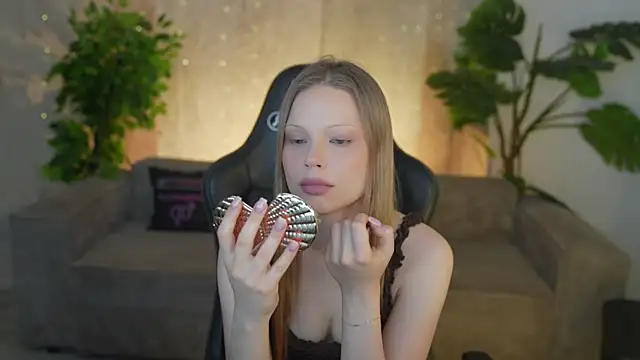 Snapshot of Charlotte_Dreams chatting on 27, 6, 2026 Charlotte Dreams online show from 27, 6, 2026
