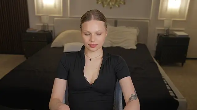 Snapshot of Charlotte_Dreams chatting on 7, 7, 2026 Charlotte Dreams online show from 7, 7, 2026