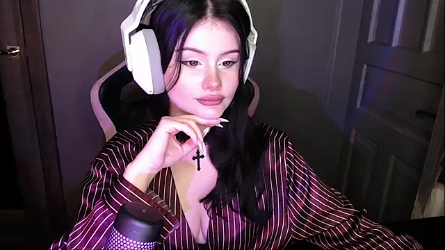 Snapshot of Moon_raven chatting on 15, 12, 2025 Moon raven online show from 15, 12, 2025