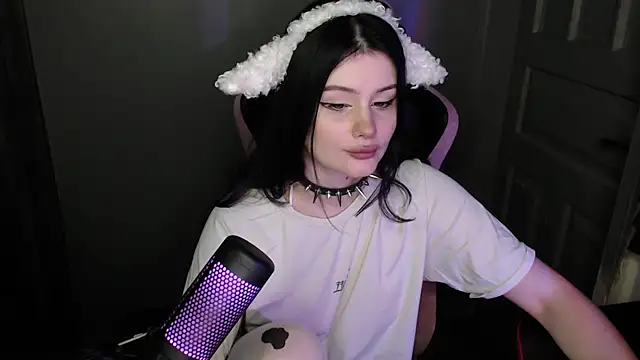 Snapshot of Moon_raven chatting on 11, 2, 2026 Moon raven online show from 11, 2, 2026