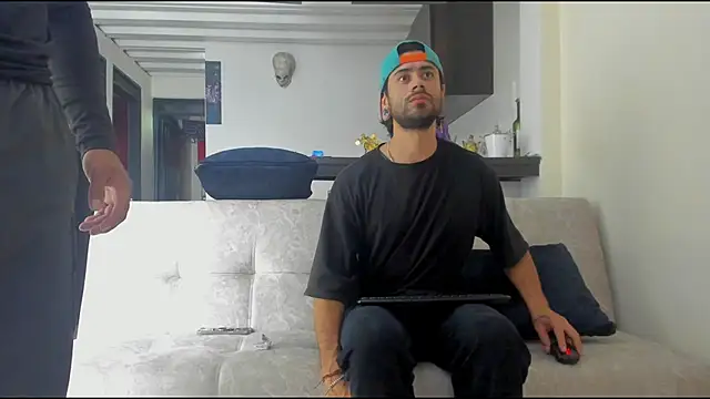 Snapshot of heteros_curious chatting on 24, 11, 2025 heteros curious online show from 24, 11, 2025