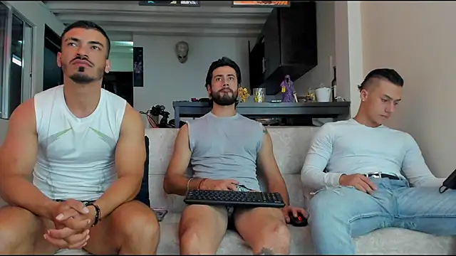 Snapshot of heteros_curious chatting on 2, 12, 2025 heteros curious online show from 2, 12, 2025