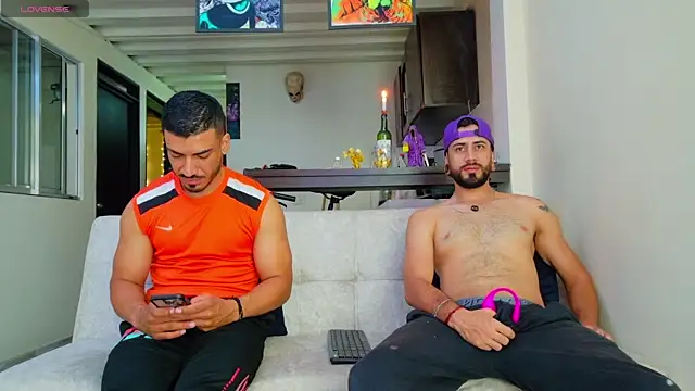 Snapshot of heteros_curious chatting on 16, 12, 2025 heteros curious online show from 16, 12, 2025