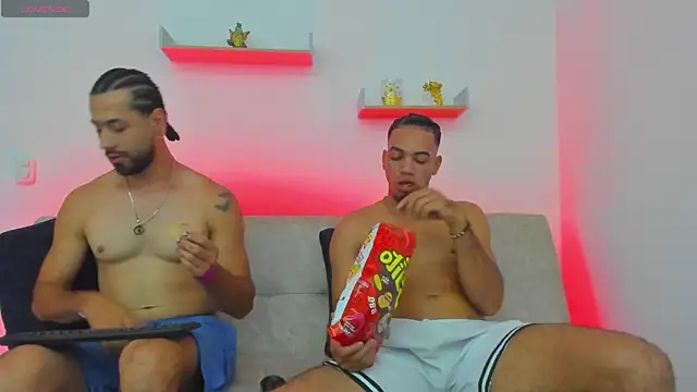 Snapshot of heteros_curious chatting on 23, 3, 2026 heteros curious online show from 23, 3, 2026