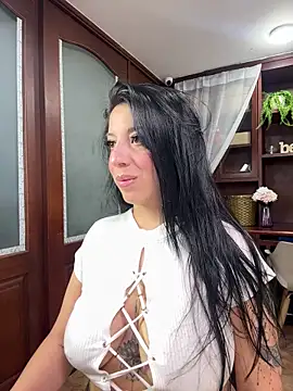 VictoriaHenao online show from 5, 5, 2026