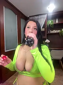 VictoriaHenao online show from 8, 5, 2026