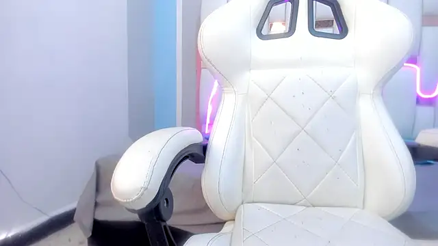 mask red girl online show from 5, 2, 2026