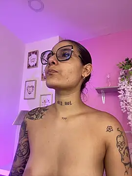 LauraRaider online show from 26, 6, 2026