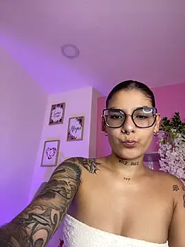 LauraRaider online show from 11, 7, 2026