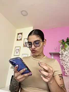 LauraRaider online show from 3, 8, 2026