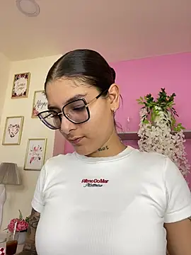 LauraRaider online show from 4, 8, 2026