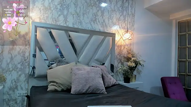 Mysterius Woman online show from 5, 12, 2025