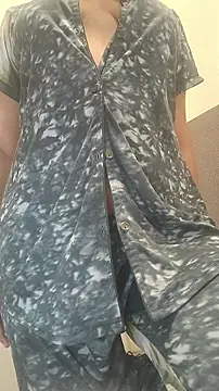 SameeraReddy19 online show from 10, 3, 2026