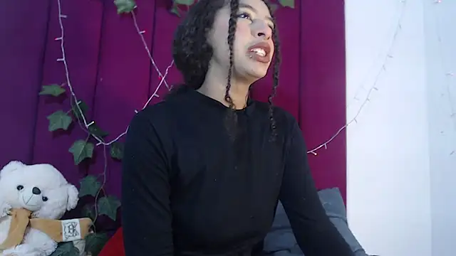 Snapshot of Tinyy_Star chatting on 14, 12, 2025 Tinyy Star online show from 14, 12, 2025