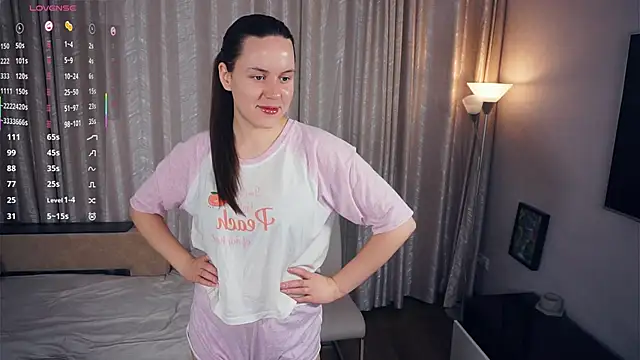 Snapshot of SanoraVillnave chatting on 5, 12, 2025 SanoraVillnave online show from 5, 12, 2025