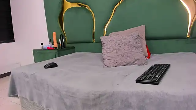 RoxanneBloom online show from 13, 3, 2026