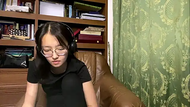 LinaClous online show from 5, 1, 2026