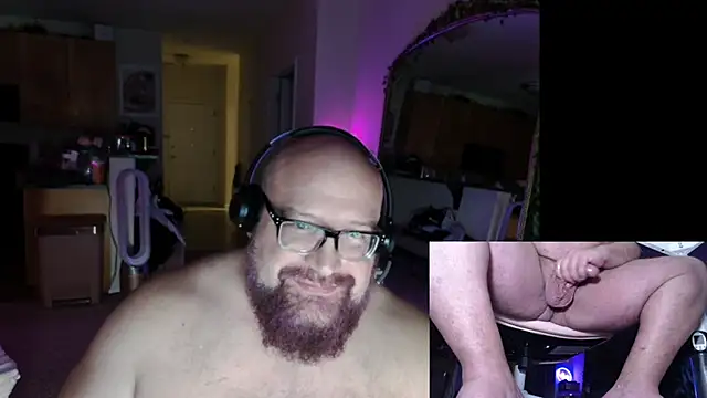 BigBearforCuddles online show from 21, 4, 2026