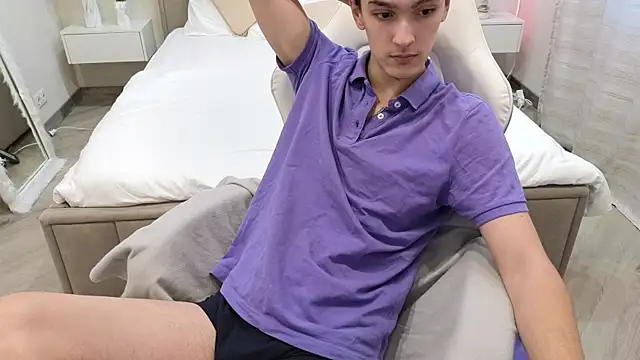 Snapshot of MoonlinSkinn chatting on 4, 12, 2025 MoonlinSkinn online show from 4, 12, 2025