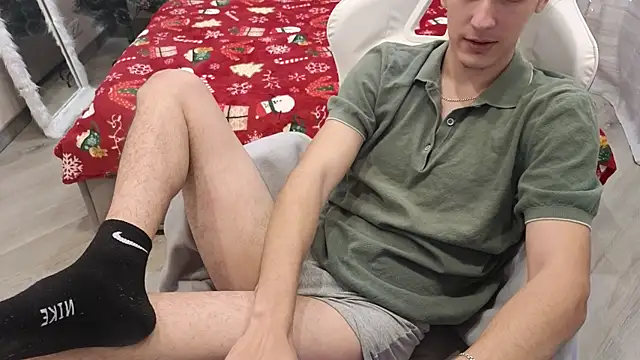 Snapshot of MoonlinSkinn chatting on 19, 12, 2025 MoonlinSkinn online show from 19, 12, 2025