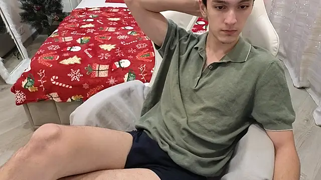 Snapshot of MoonlinSkinn chatting on 22, 12, 2025 MoonlinSkinn online show from 22, 12, 2025