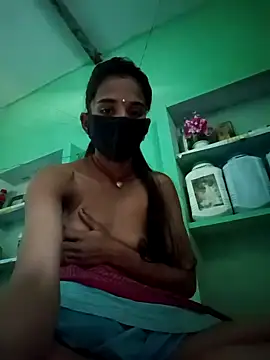 Snapshot of Uma_sain chatting on 5, 12, 2025 Uma sain online show from 5, 12, 2025