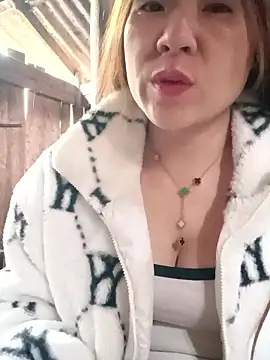 Snapshot of Lily-ross22 chatting on 12, 1, 2026 Lily-ross22 online show from 12, 1, 2026