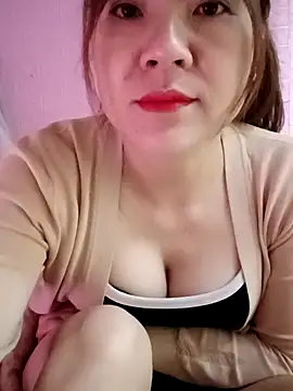 Snapshot of Lily-ross22 chatting on 6, 2, 2026 Lily-ross22 online show from 6, 2, 2026