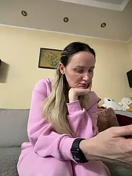 Snapshot of TomilaSi chatting on 27, 11, 2025 TomilaSi online show from 27, 11, 2025