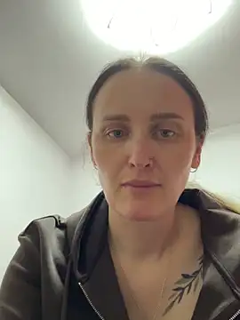 Snapshot of TomilaSi chatting on 13, 12, 2025 TomilaSi online show from 13, 12, 2025