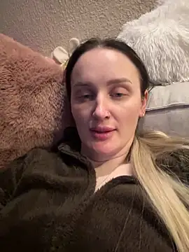 Snapshot of TomilaSi chatting on 17, 12, 2025 TomilaSi online show from 17, 12, 2025