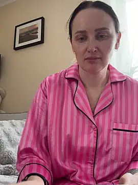 Snapshot of TomilaSi chatting on 18, 12, 2025 TomilaSi online show from 18, 12, 2025