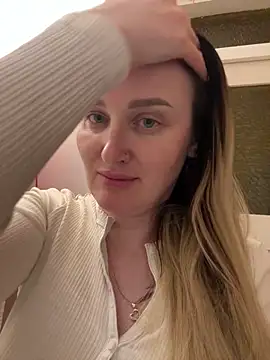 Snapshot of TomilaSi chatting on 1, 2, 2026 TomilaSi online show from 1, 2, 2026