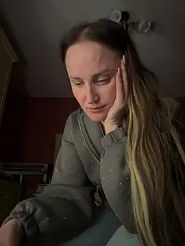 Snapshot of TomilaSi chatting on 13, 3, 2026 TomilaSi online show from 13, 3, 2026