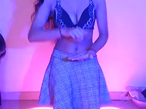 Snapshot of cute_mahira chatting on 18, 12, 2025 cute mahira online show from 18, 12, 2025