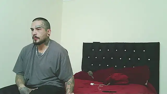 Snapshot of ARIA_AND_NICK chatting on 1, 2, 2026 ARIA AND NICK online show from 1, 2, 2026