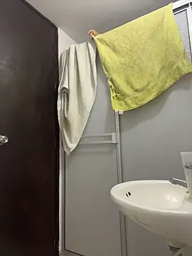 Snapshot of Miia_moonn chatting on 14, 12, 2025 Miia moonn online show from 14, 12, 2025