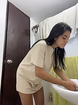 Snapshot of Miia_moonn chatting on 15, 12, 2025 Miia moonn online show from 15, 12, 2025