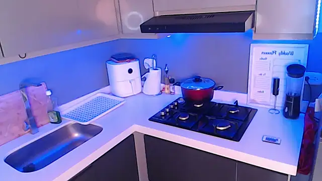 Snapshot of SaraAndrade_ chatting on 4, 12, 2025 SaraAndrade online show from 4, 12, 2025