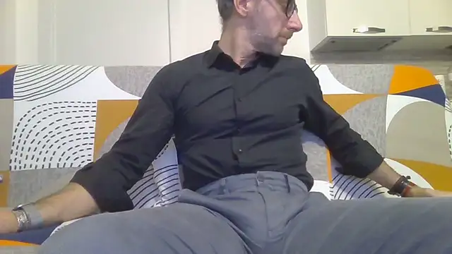 Snapshot of Eroshotlicker chatting on 19, 12, 2025 Eroshotlicker online show from 19, 12, 2025