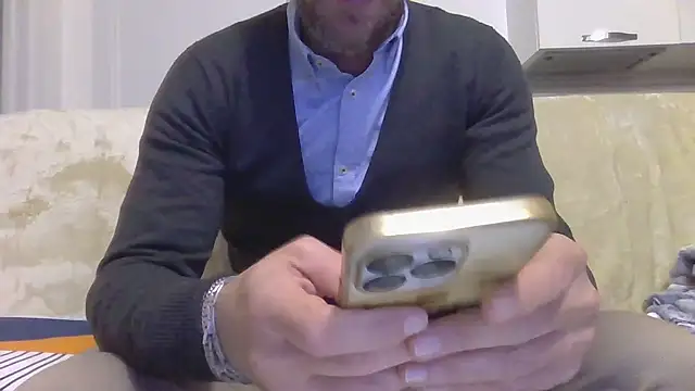 Snapshot of Eroshotlicker chatting on 4, 2, 2026 Eroshotlicker online show from 4, 2, 2026