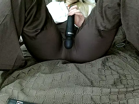 Snapshot of Adelyxveex chatting on 4, 12, 2025 Adelyxveex online show from 4, 12, 2025