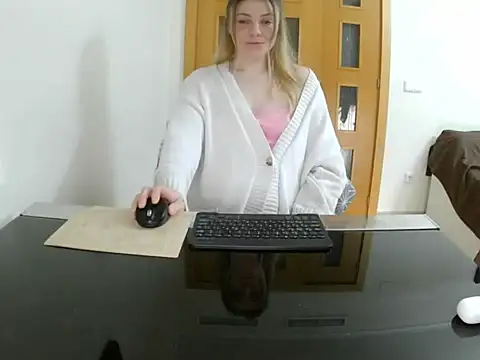 Snapshot of Adelyxveex chatting on 17, 12, 2025 Adelyxveex online show from 17, 12, 2025