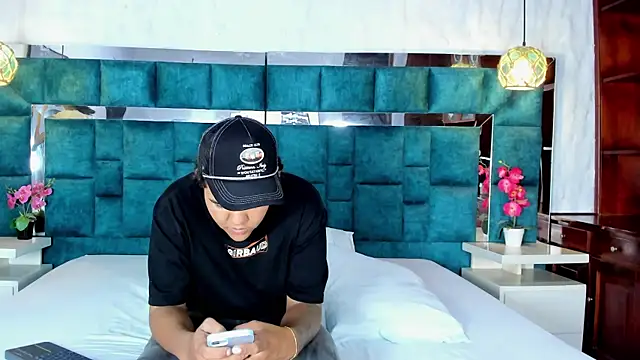 Snapshot of _bonnyandclyde chatting on 21, 3, 2026 bonnyandclyde online show from 21, 3, 2026