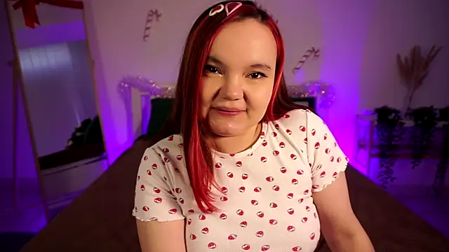 Snapshot of Rose_Luvv chatting on 19, 12, 2025 Rose Luvv online show from 19, 12, 2025