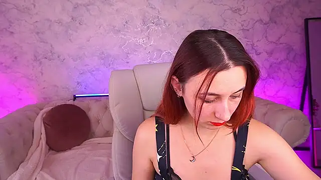 Snapshot of RoxieRay chatting on 19, 12, 2025 RoxieRay online show from 19, 12, 2025